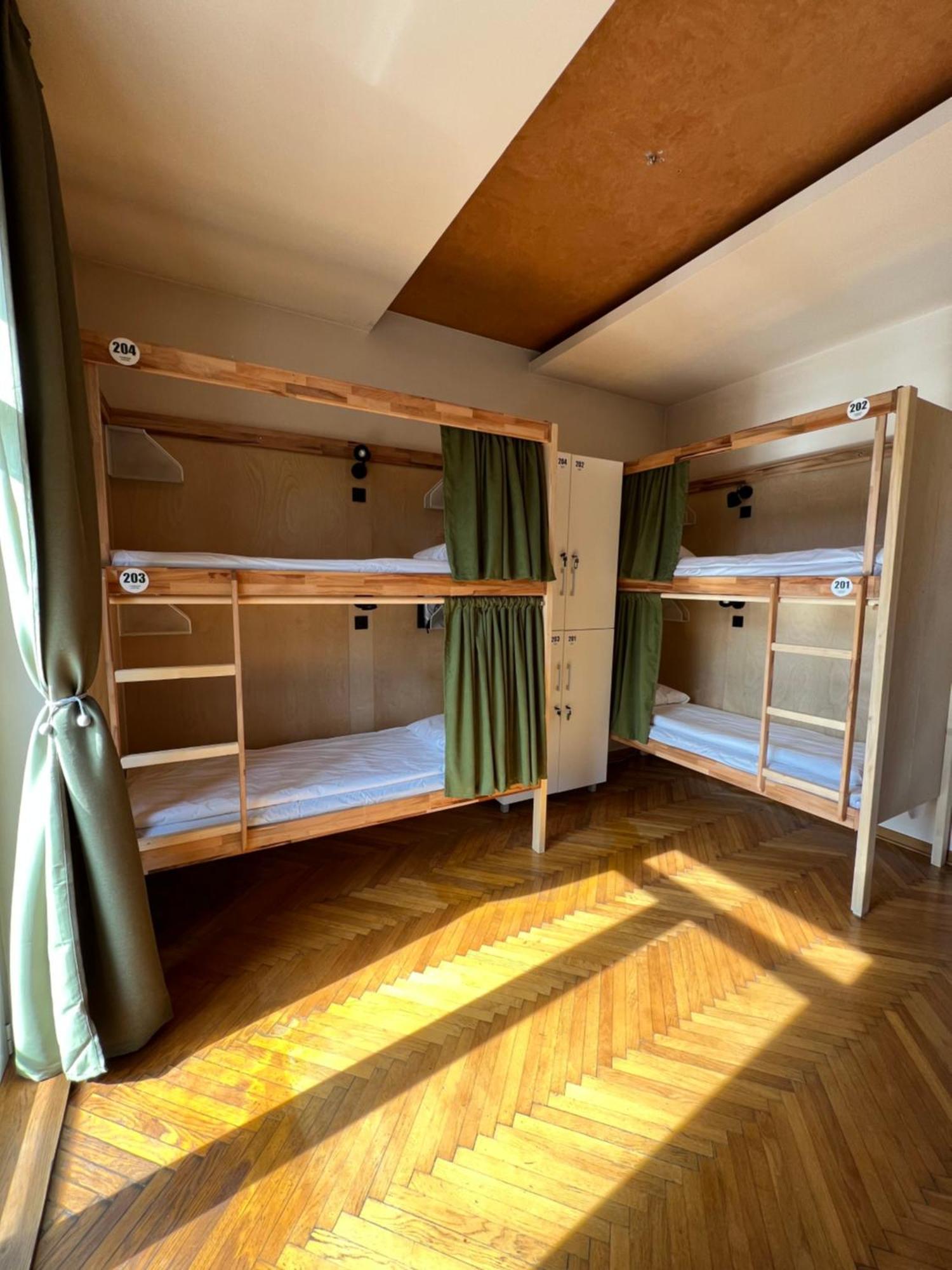 Cabbage Hostel Beograd Ngoại thất bức ảnh